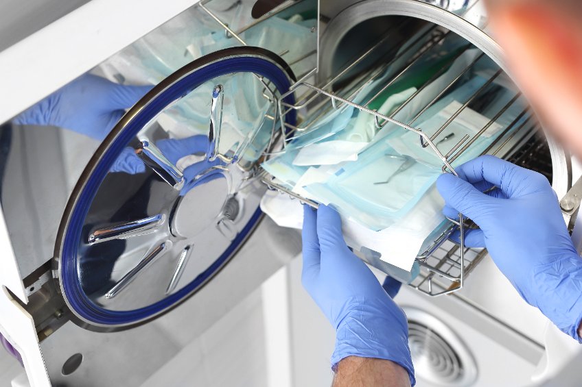 Stérilisation au cabinet dentaire : comment l’autoclave garantit hygiène et conformité